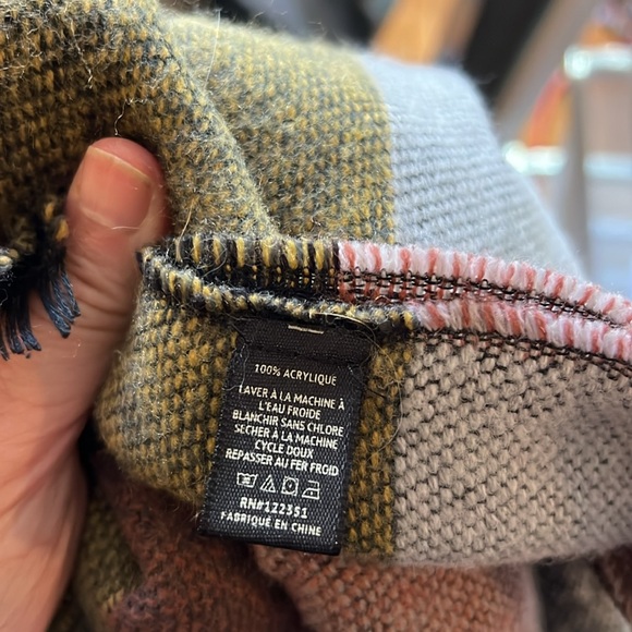 Shawl - Picture 4 of 4